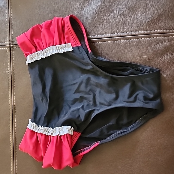 Hot Topic Queen of Hearts Bikini - Picture 3 of 4